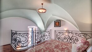 3 bedrooms, free WiFi - Outdoor jacuzzi in old town w/ fantastic sea view (Castro)