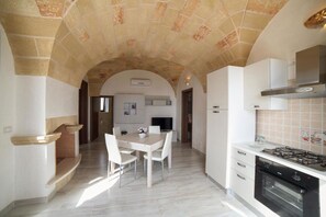 Frigorifero, forno, pentole/stoviglie/utensili