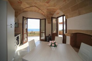Dining - 5min walk to the sea: large house w/ little pool (Torre Vado)