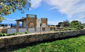 Property grounds - 5min walk to the sea: large house w/ little pool (Torre Vado)