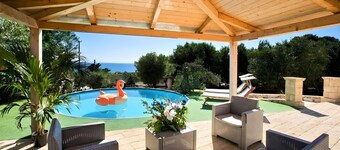 5min walk to the sea: large house w/ little pool