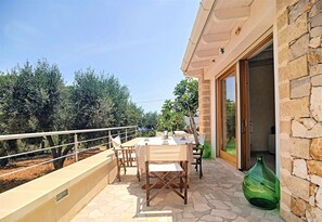 Outdoor dining - Renovated estate w/ private pool 950m from the sea (Leuca)