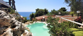 Marvellous property w/ heated pool & sea access