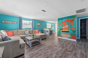 TV, video games, foosball, offices - Pickleball, Game Room, Heated Pool, 4 Min to Beach (Bradenton)