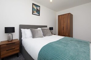 3 quartos, ferros/tábuas de passar roupa, Wi-Fi, roupa de cama