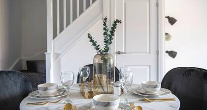 Lovely 3 bedroom City Centre House with Garden