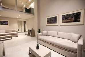 Duplex Suite | Schreibtisch, schallisolierte Zimmer, kostenloses WLAN