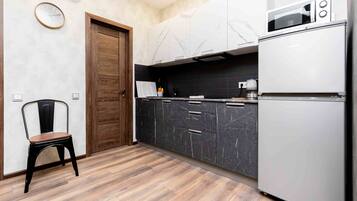 Apartment | Eigene Küche | Kühlschrank, Mikrowelle, Geschirrspüler, Hochstuhl