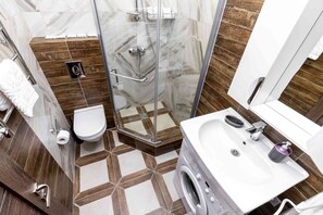 Apartment | Badezimmer | Dusche, Haartrockner, Seife, Shampoo