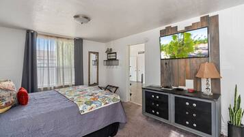 2 bedrooms, desk, iron/ironing board, WiFi