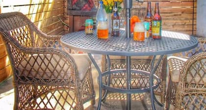 Downtown Urban Flat - 92 Walking Score