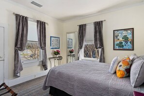 2 bedrooms, desk, iron/ironing board, WiFi