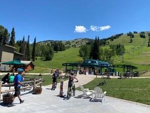 المنطقة المحيطة بالمنشأة