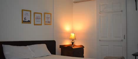 Deluxe Room | In-room safe, blackout drapes, free WiFi, bed sheets