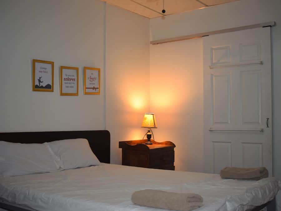 Quarto luxo | Cortinas blackout, Wi-Fi de cortesia, roupa de cama