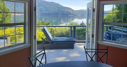 Cowichan Bay Hideaway
