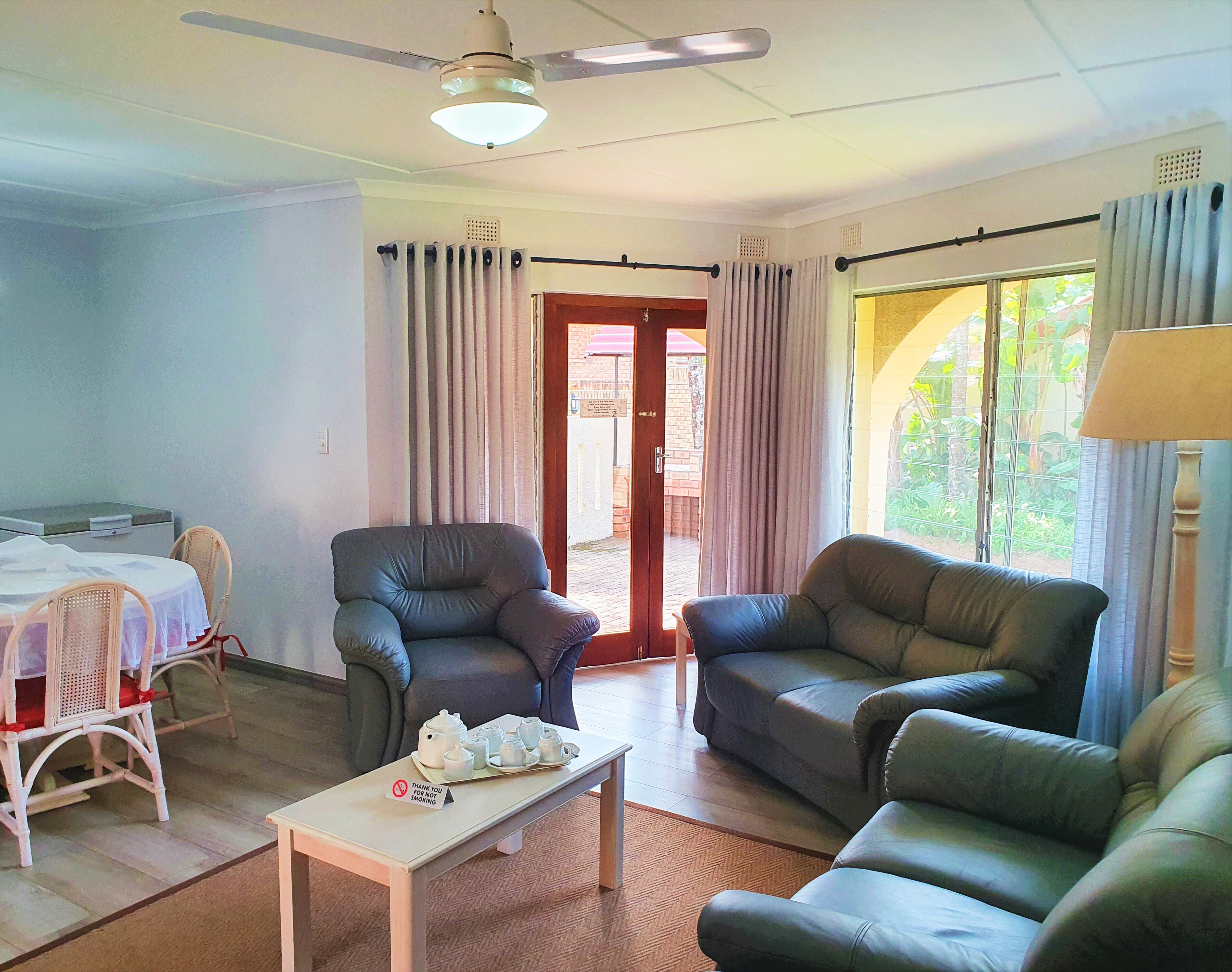 Chalet, 3 Schlafzimmer, 2 Bäder | Wohnbereich | 30-Zoll-Fernseher mit Satellitenempfang