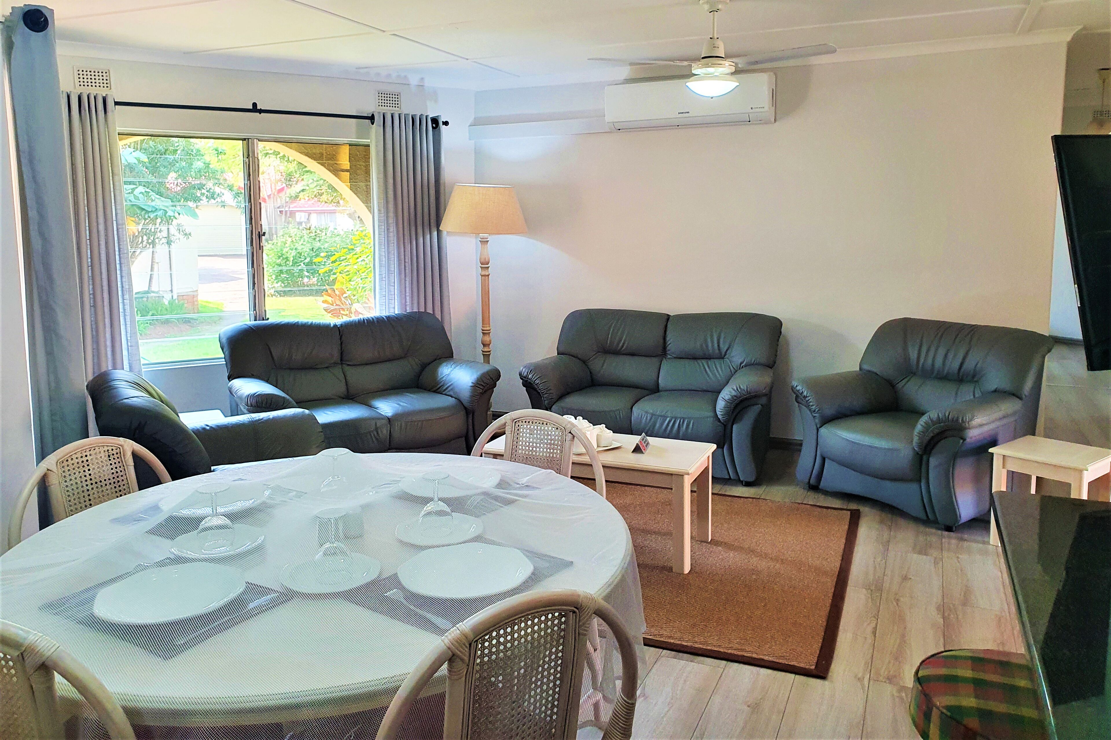 Chalet, 3 Bedrooms, 2 Bathrooms | In-room dining