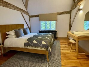 3 Priory Row | Egyptian cotton sheets, premium bedding, individually decorated - Coventry Historic Houses (Coventry)