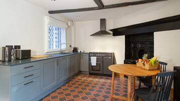 4 Priory Row | Private kitchen | Full-sized fridge, microwave, oven, stovetop