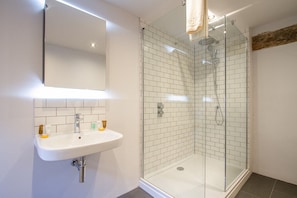 Deluxe-hus - 2 soveværelser - ikke-ryger | Badeværelse | Bruser, gratis toiletartikler, hårtørrer, Sæbe