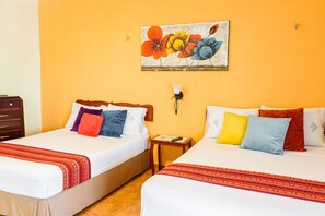 5 bedrooms, free WiFi, bed sheets - Casa Nobel. Casa colonial con piscina en el centro. Beautiful colonial house. (Merida)