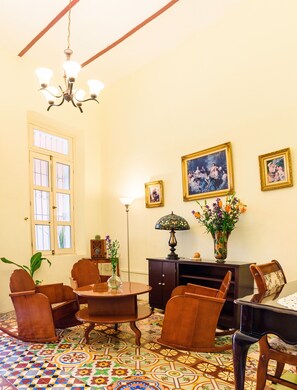 Dining - Casa Nobel. Casa colonial con piscina en el centro. Beautiful colonial house. (Merida)