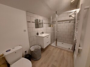 Shower, towels, toilet paper - Tranquility in the heart of Saint-Emilion's vineyards Modifier (Saint-Sulpice-de-Faleyrens)