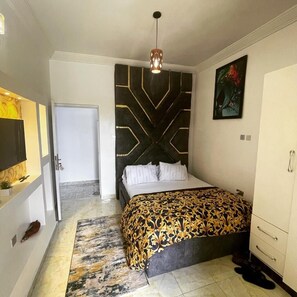 2 chambres, fer et planche à repasser, Wi-Fi, draps fournis