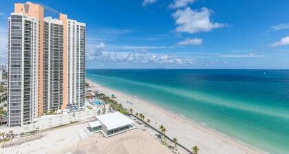 Oceanview Apt at Marenas Resort, Sunny Isles Beach with Direct Beach Access!
