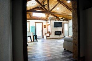 Smart TV, fireplace -  Lake Metonga Cabin (Crandon)