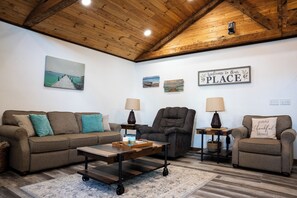 Smart TV, fireplace -  Lake Metonga Cabin (Crandon)