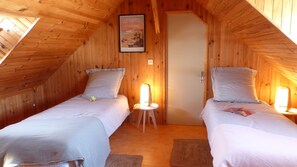 3 bedrooms, iron/ironing board, travel cot, free WiFi