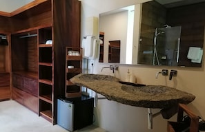 Deluxe Cabin | Bathroom