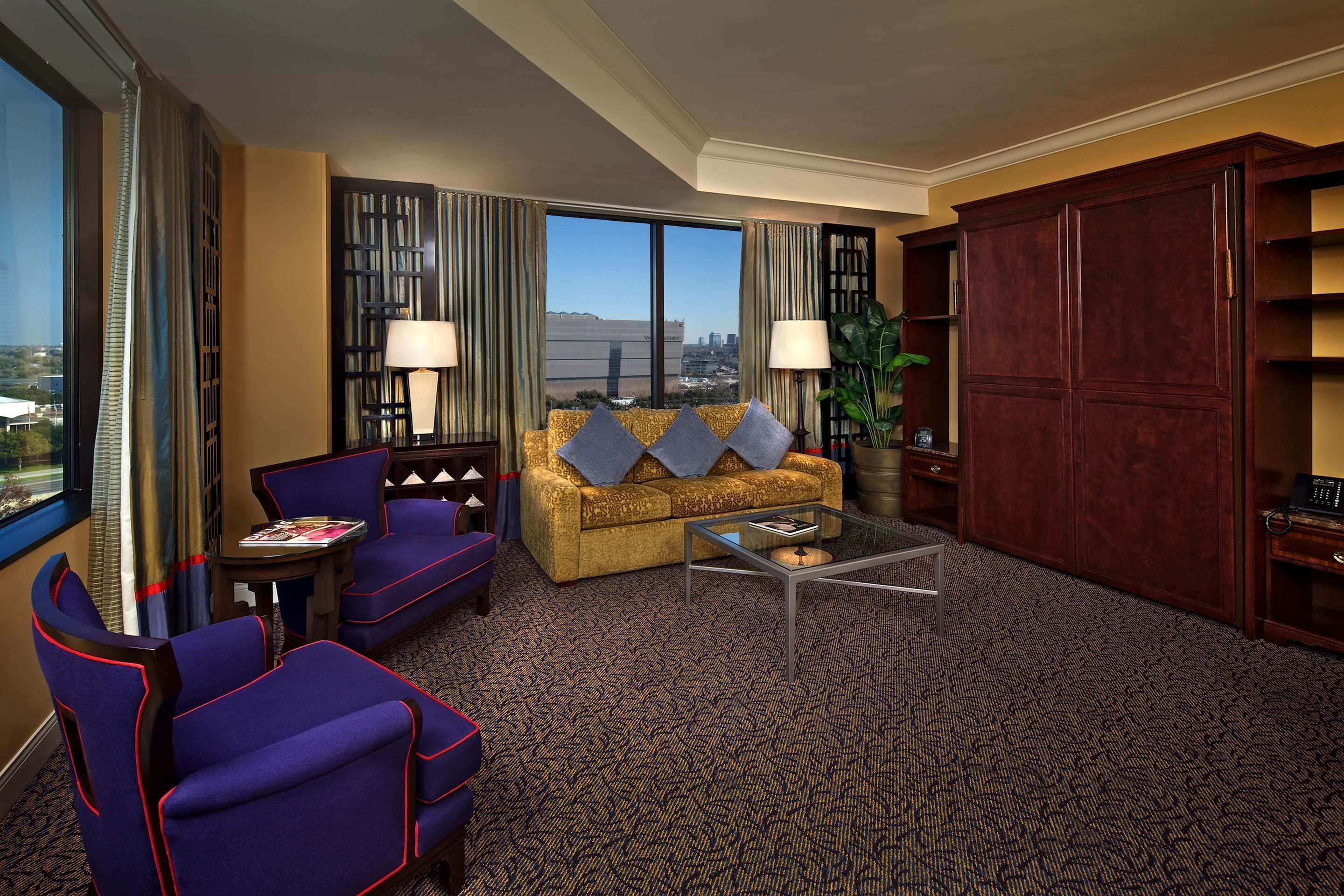 2 Connecting Suites at a 4.5⭐️ Hotel