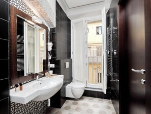Shower, hair dryer, bidet, towels