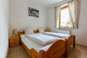 5 habitaciones, tabla de planchar con plancha y wifi gratis 