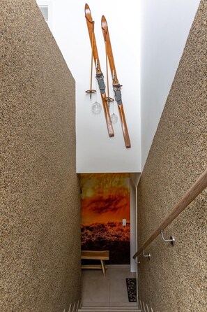 المنشأة من الداخل