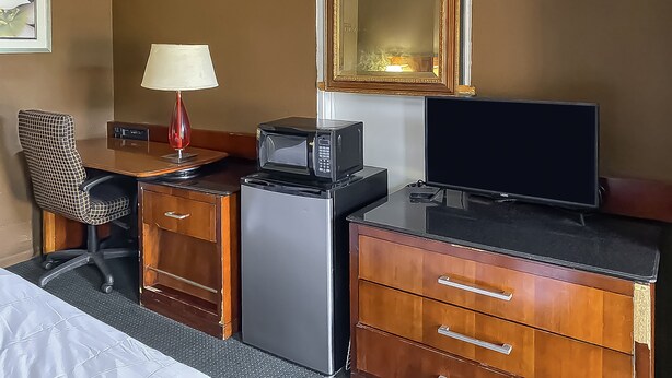 Room, 1 King Bed, Smoking | Room amenity - Hotel O Tallassee Hwy 14 (Tallassee)