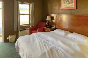 Room, 1 King Bed, Smoking