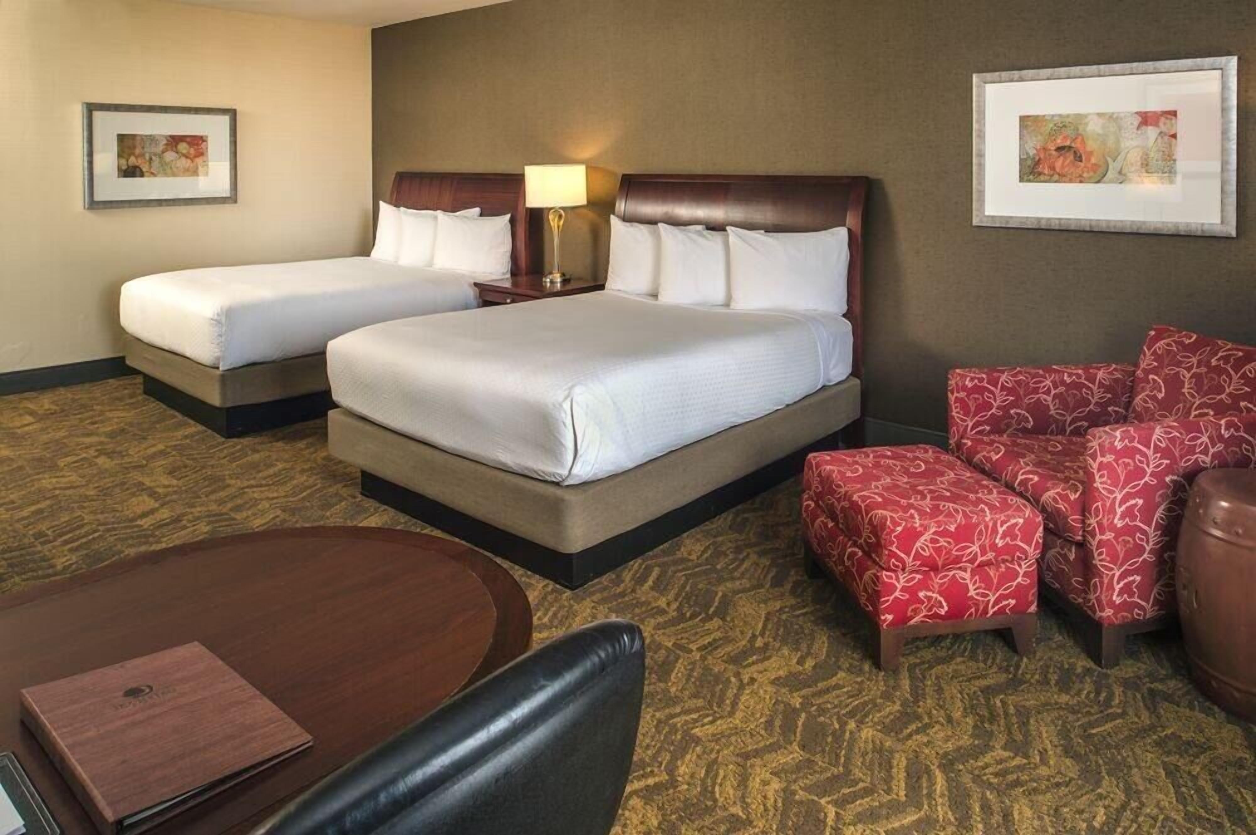 2 Connecting Suites at a 4⭐️ Hotel