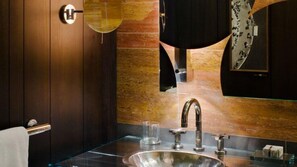 Hair dryer, towels - Suite + Connecting Room at a 4.5⭐️ Hotel (New York)