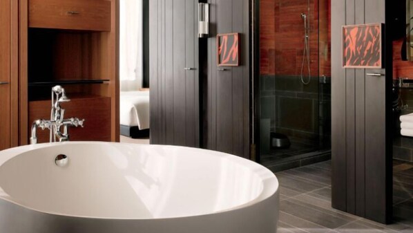 Hair dryer, towels - Suite + Connecting Room at a 4.5⭐️ Hotel (New York)