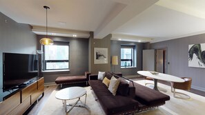 Suite - 2 Connecting Suites at a 4⭐️ Hotel (New York)
