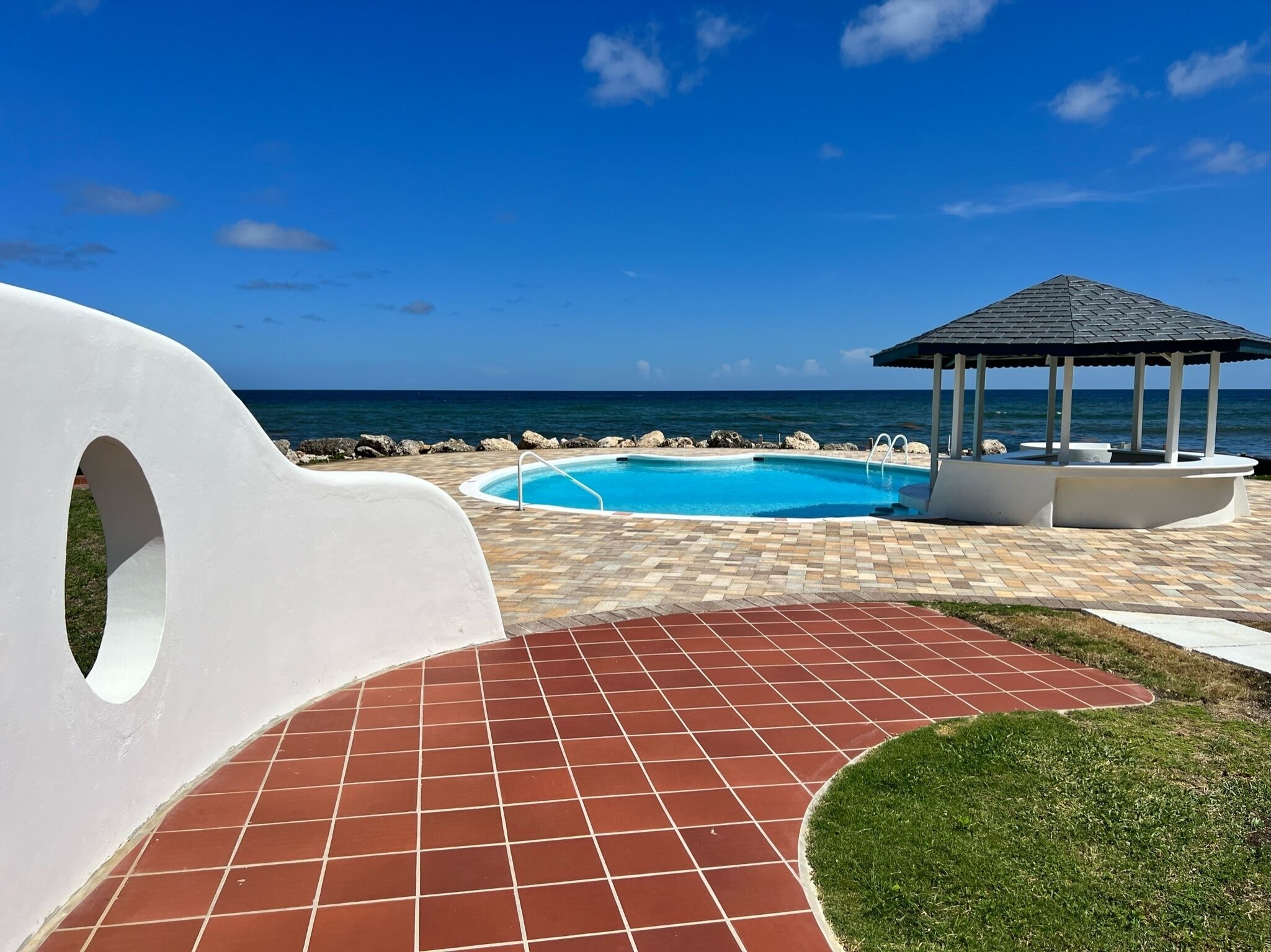 outdoor pool, open 7:30 am to 8:00 pm, pool loungers