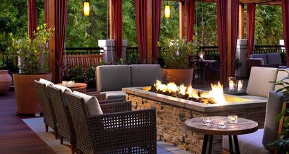 2 Connecting Suites at a 4⭐️ Hotel