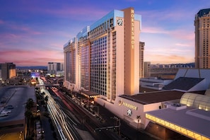 Exterior - Suite + Connecting Room at a 4⭐️ Hotel (Las Vegas)