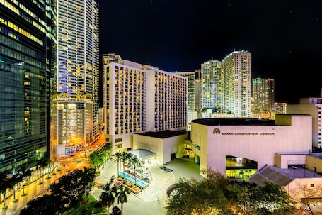 3 Connecting Suites at a 4⭐️ Hotel