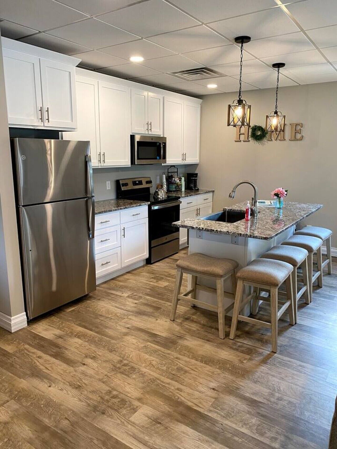 Coffee/tea maker, fridge, microwave, oven