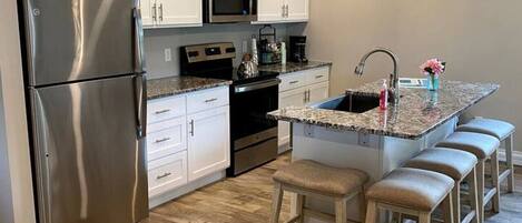 Coffee/tea maker, fridge, microwave, oven
